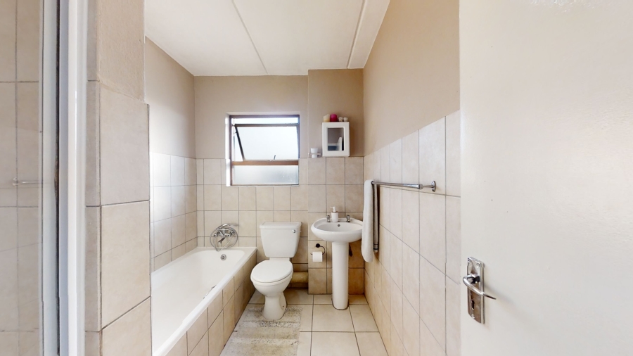 2 Bedroom Property for Sale in Jansenpark Gauteng