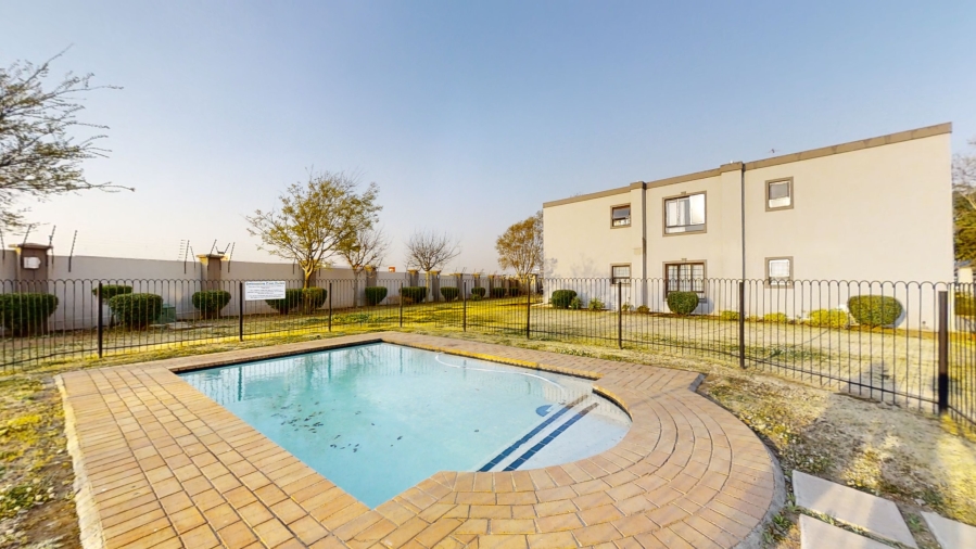 2 Bedroom Property for Sale in Jansenpark Gauteng