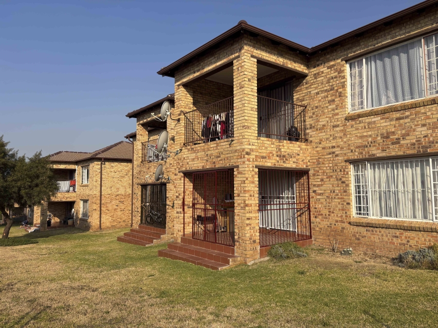 To Let 2 Bedroom Property for Rent in Noordwyk Gauteng