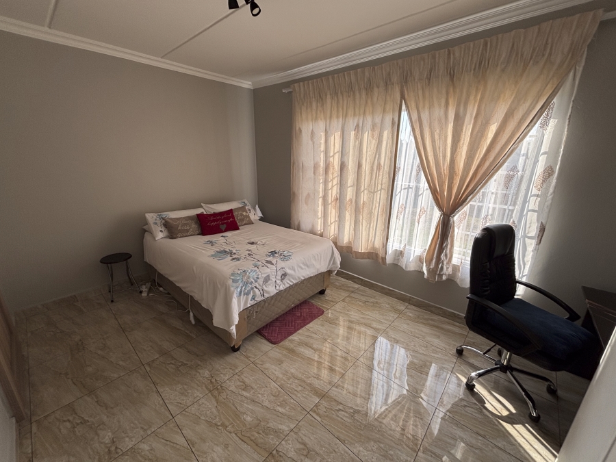 To Let 2 Bedroom Property for Rent in Noordwyk Gauteng