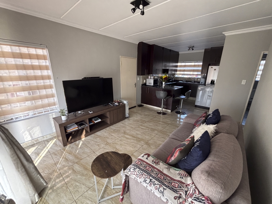 To Let 2 Bedroom Property for Rent in Noordwyk Gauteng