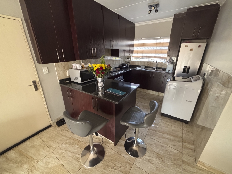 To Let 2 Bedroom Property for Rent in Noordwyk Gauteng