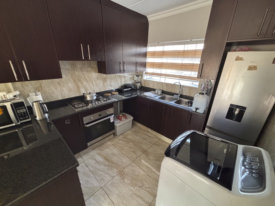 To Let 2 Bedroom Property for Rent in Noordwyk Gauteng