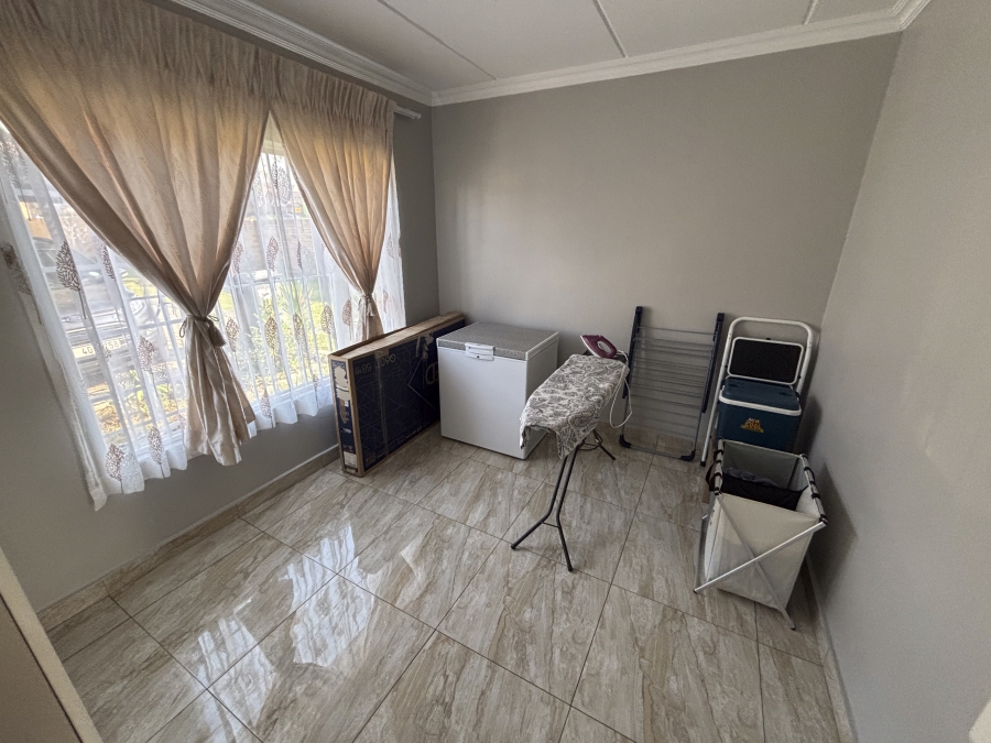 To Let 2 Bedroom Property for Rent in Noordwyk Gauteng
