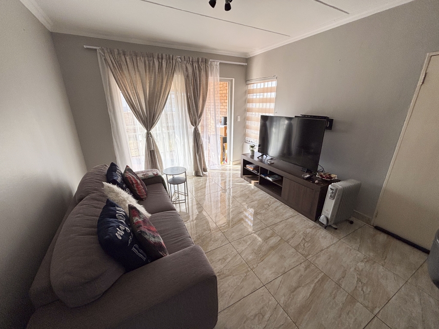 To Let 2 Bedroom Property for Rent in Noordwyk Gauteng
