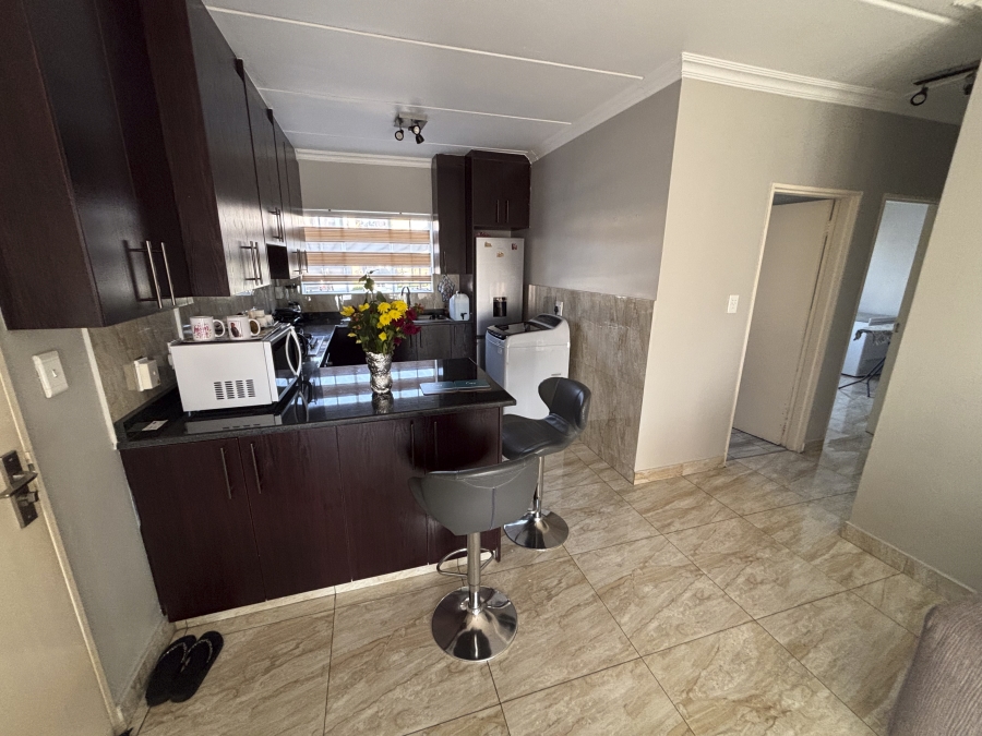 To Let 2 Bedroom Property for Rent in Noordwyk Gauteng