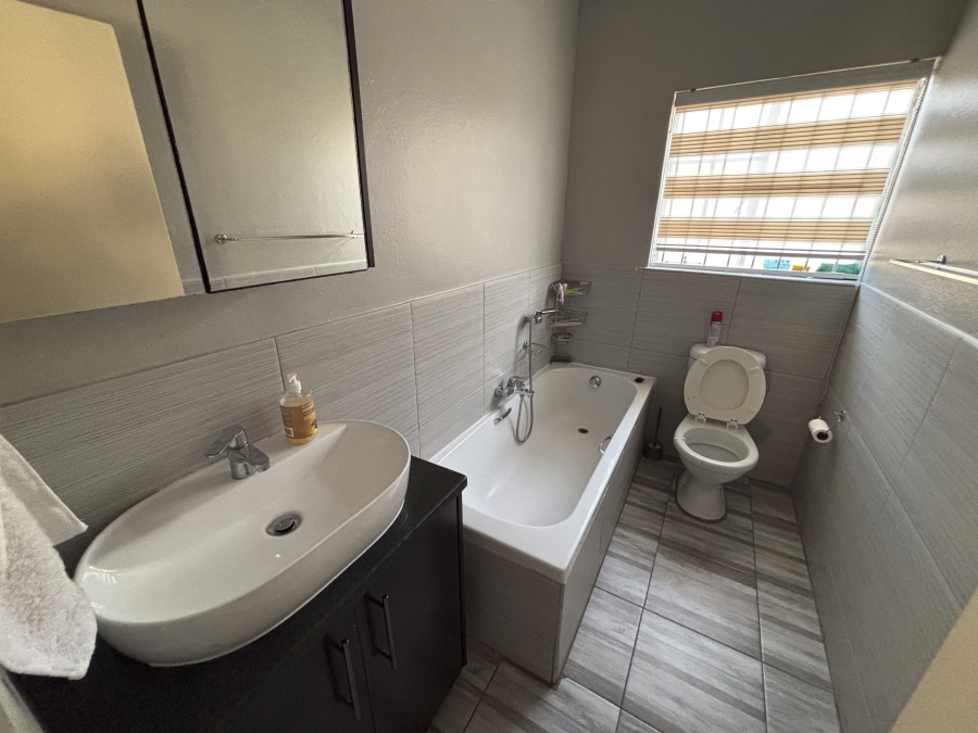 To Let 2 Bedroom Property for Rent in Noordwyk Gauteng