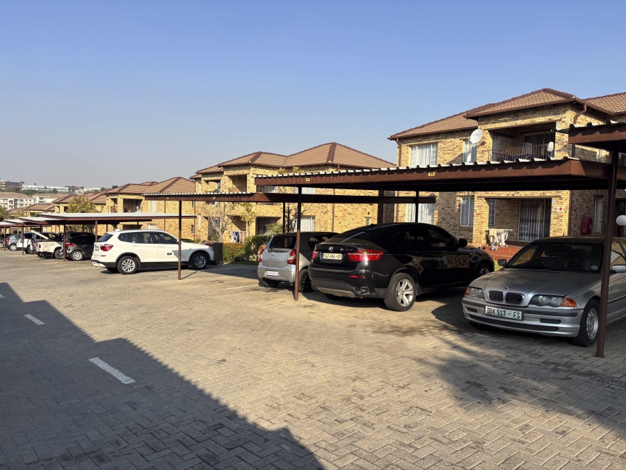 To Let 2 Bedroom Property for Rent in Noordwyk Gauteng