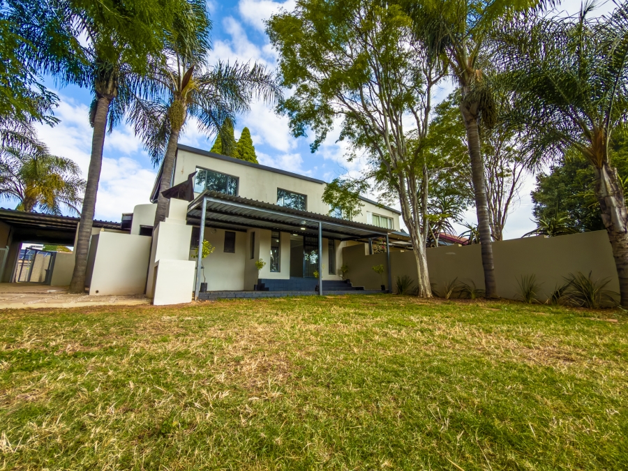 4 Bedroom Property for Sale in Garsfontein Gauteng