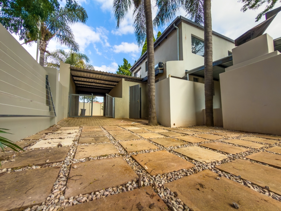 4 Bedroom Property for Sale in Garsfontein Gauteng