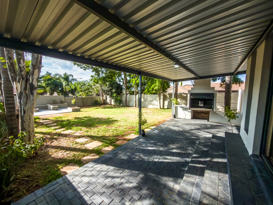4 Bedroom Property for Sale in Garsfontein Gauteng