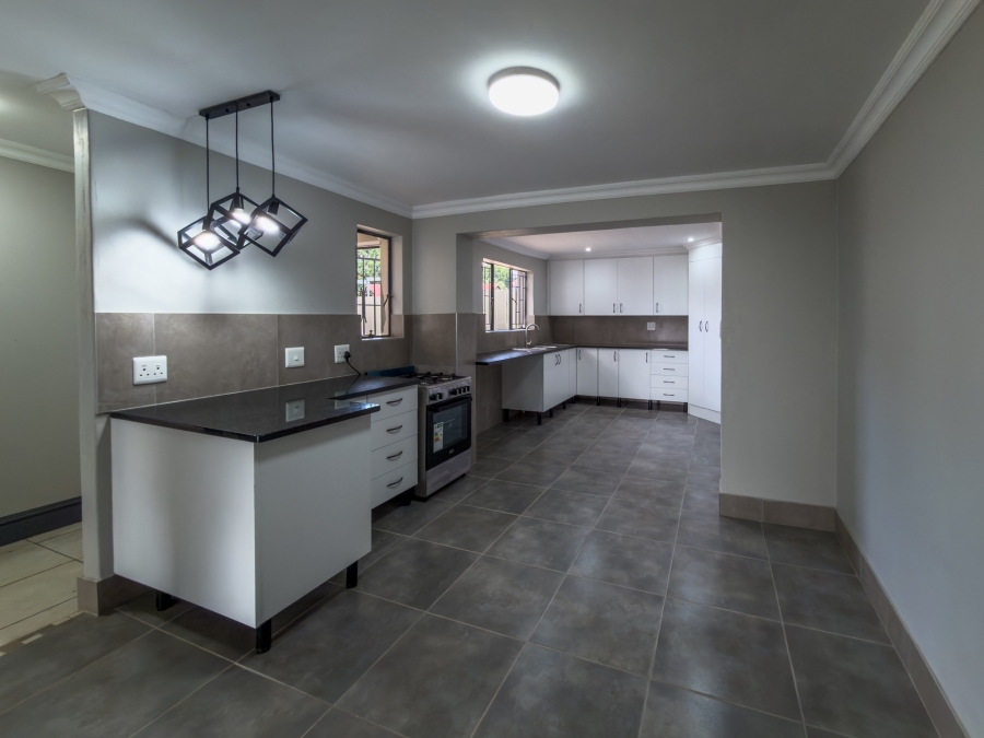 4 Bedroom Property for Sale in Garsfontein Gauteng
