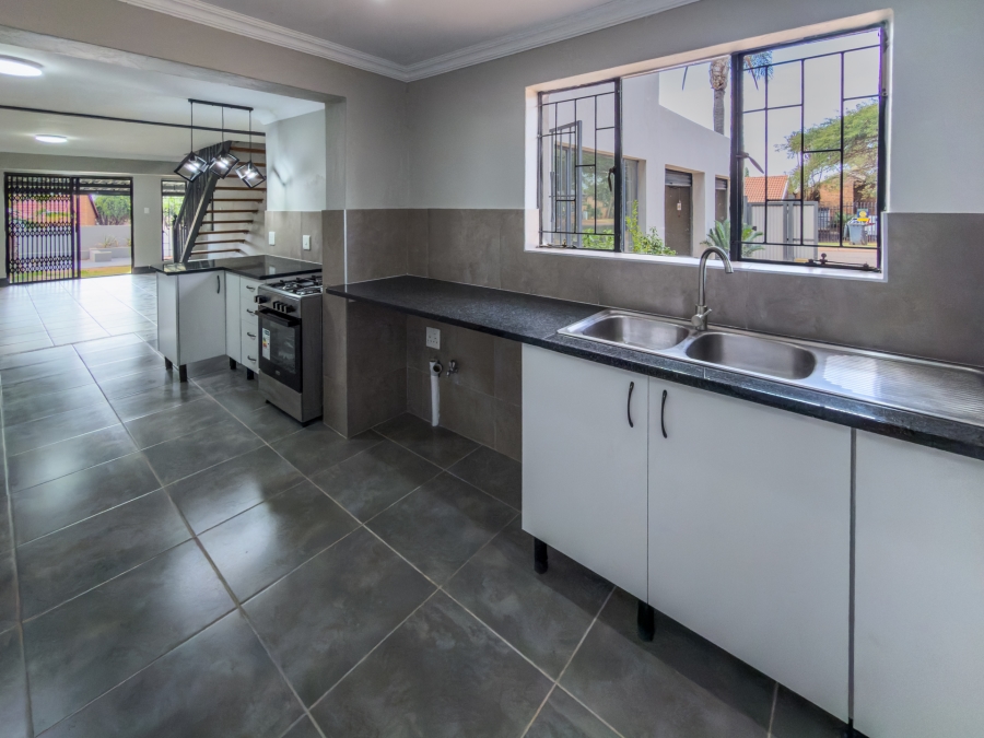 4 Bedroom Property for Sale in Garsfontein Gauteng