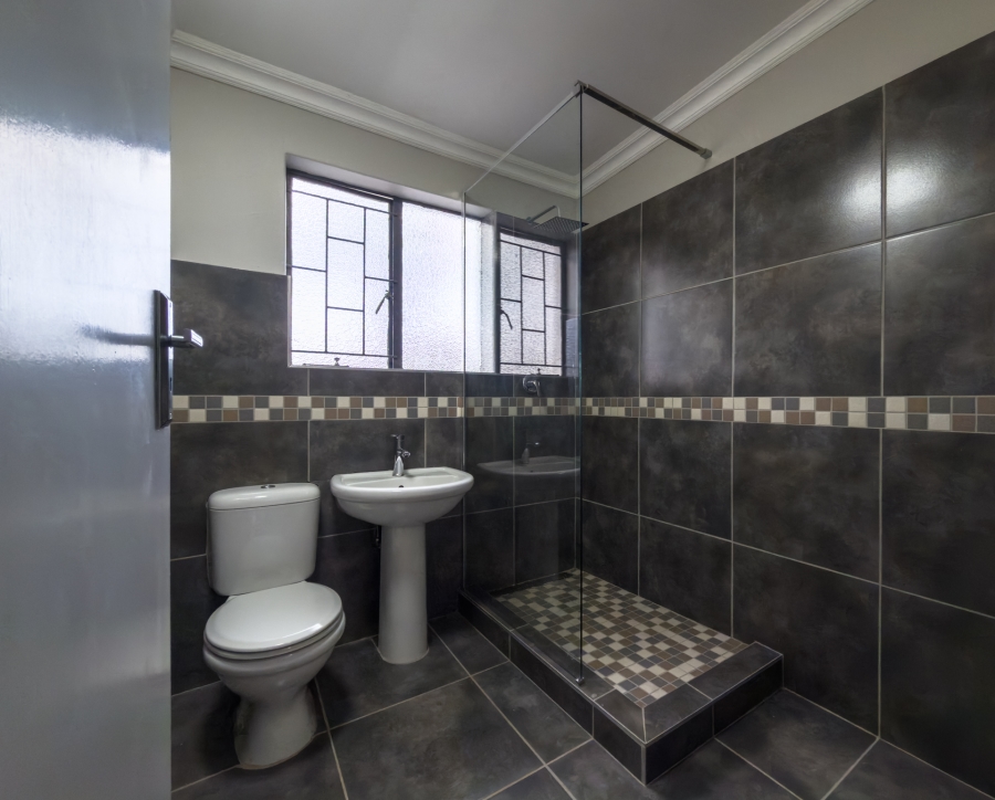 4 Bedroom Property for Sale in Garsfontein Gauteng