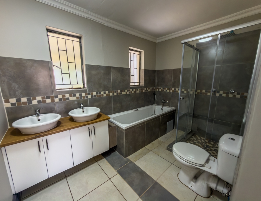 4 Bedroom Property for Sale in Garsfontein Gauteng