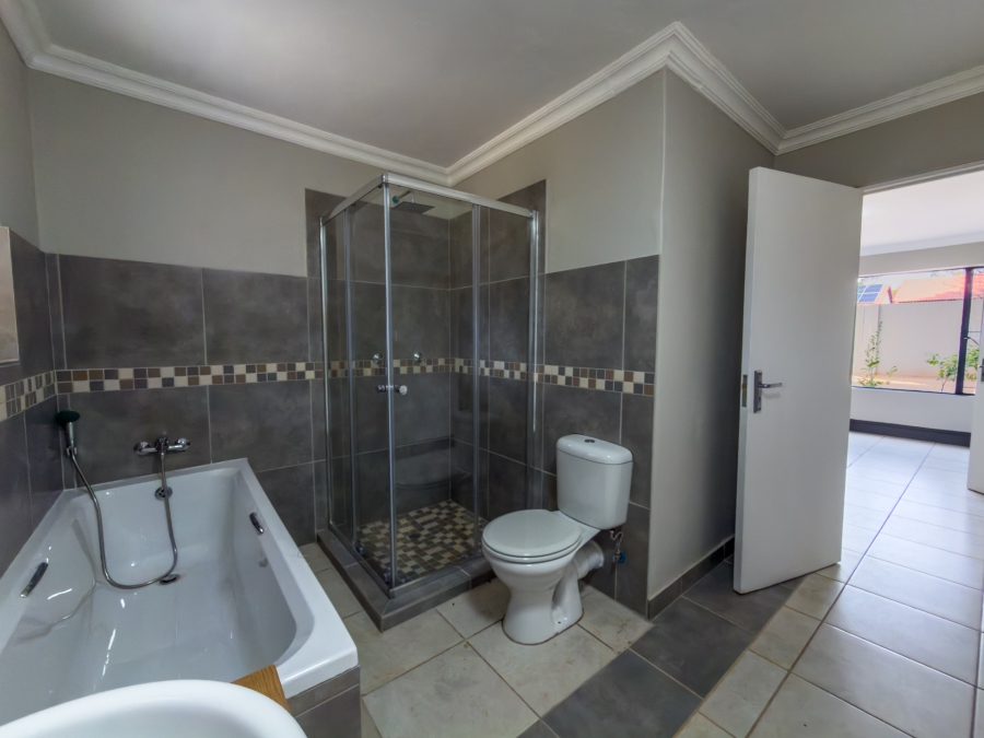 4 Bedroom Property for Sale in Garsfontein Gauteng