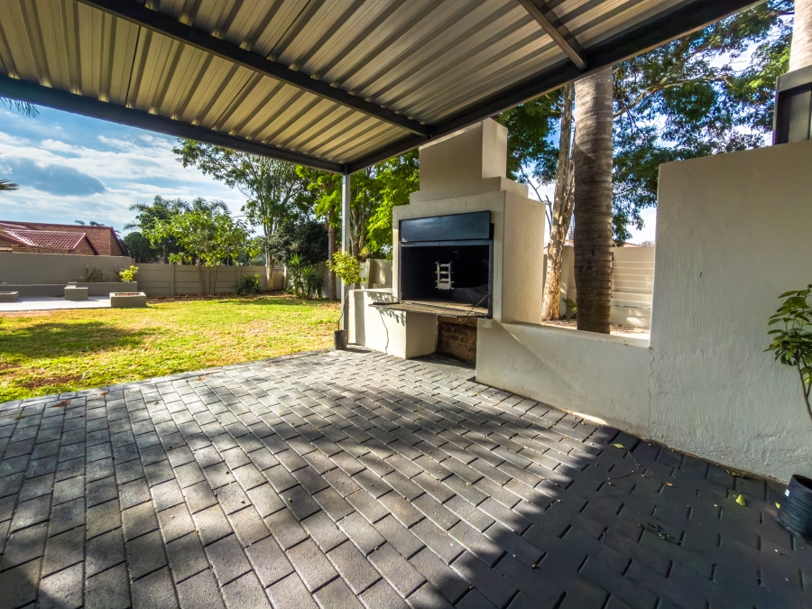 4 Bedroom Property for Sale in Garsfontein Gauteng