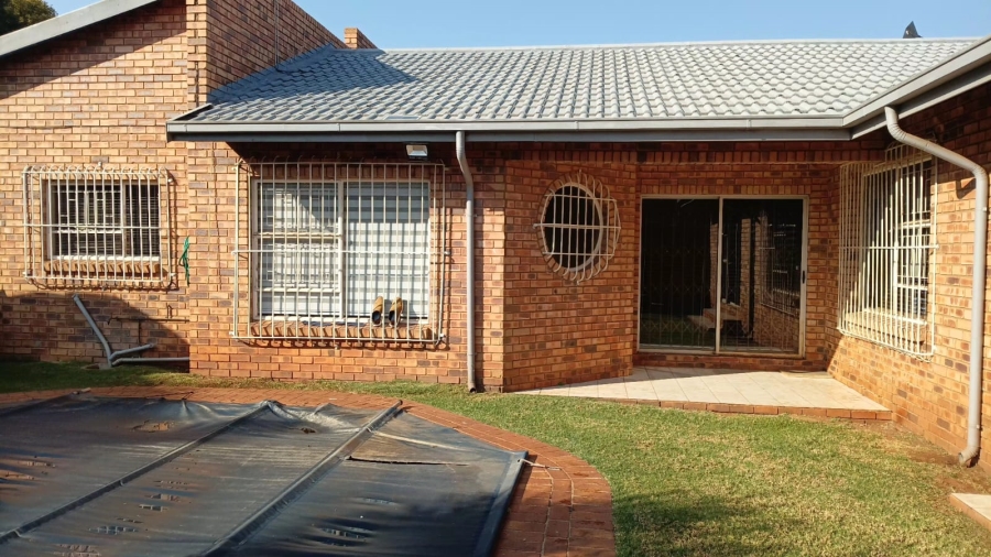 To Let 3 Bedroom Property for Rent in Kenleaf Gauteng