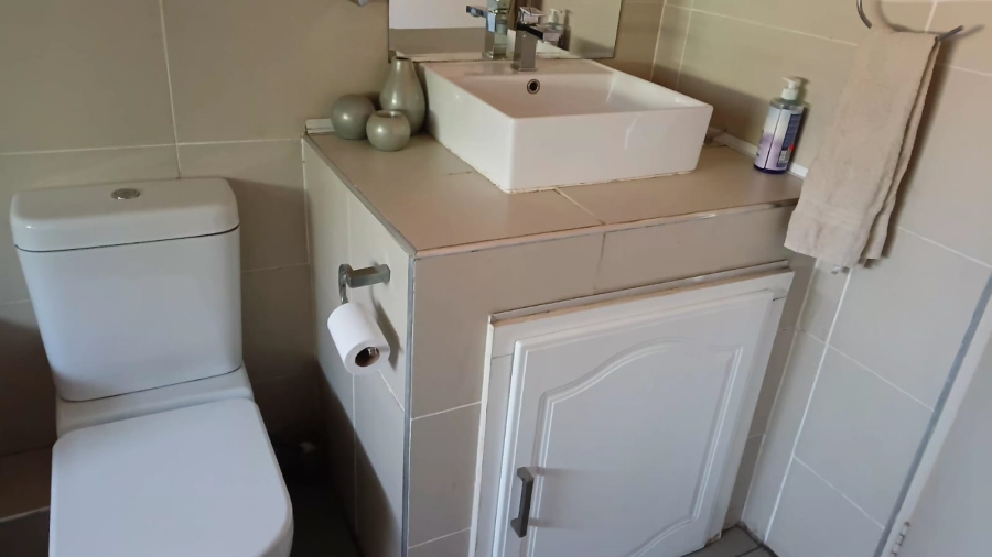To Let 3 Bedroom Property for Rent in Kenleaf Gauteng
