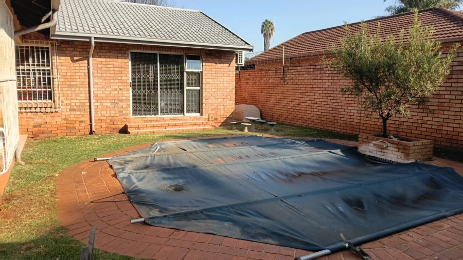 To Let 3 Bedroom Property for Rent in Kenleaf Gauteng