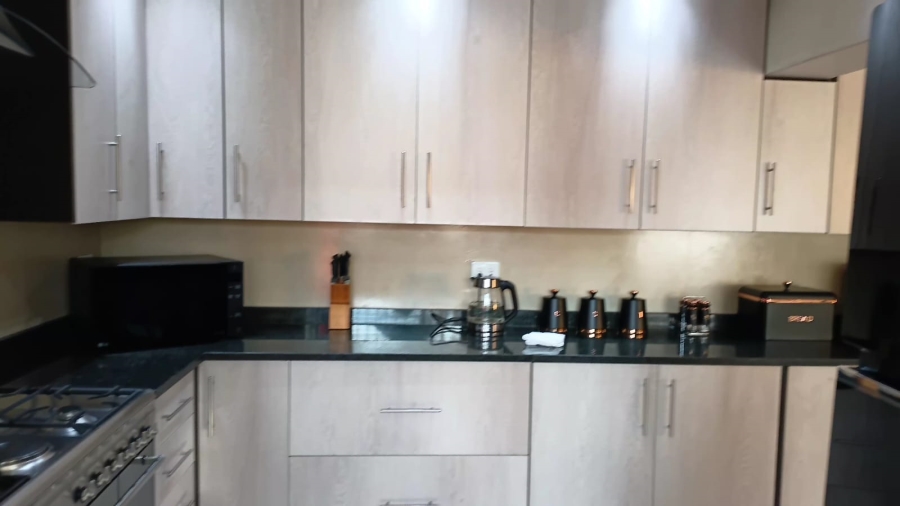 To Let 3 Bedroom Property for Rent in Kenleaf Gauteng