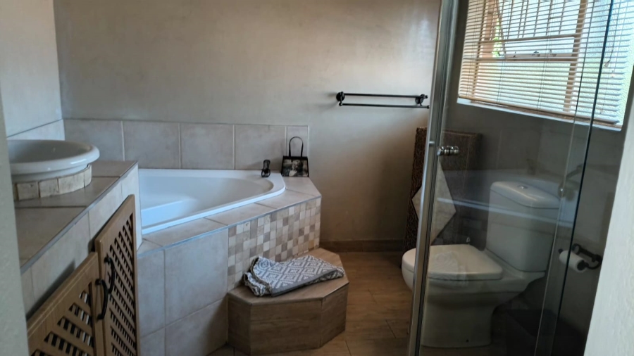 To Let 3 Bedroom Property for Rent in Kenleaf Gauteng