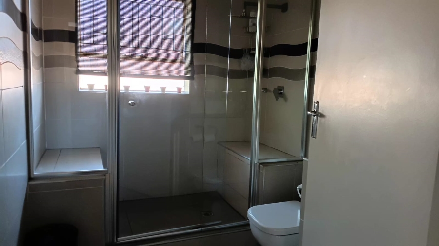 To Let 3 Bedroom Property for Rent in Kenleaf Gauteng