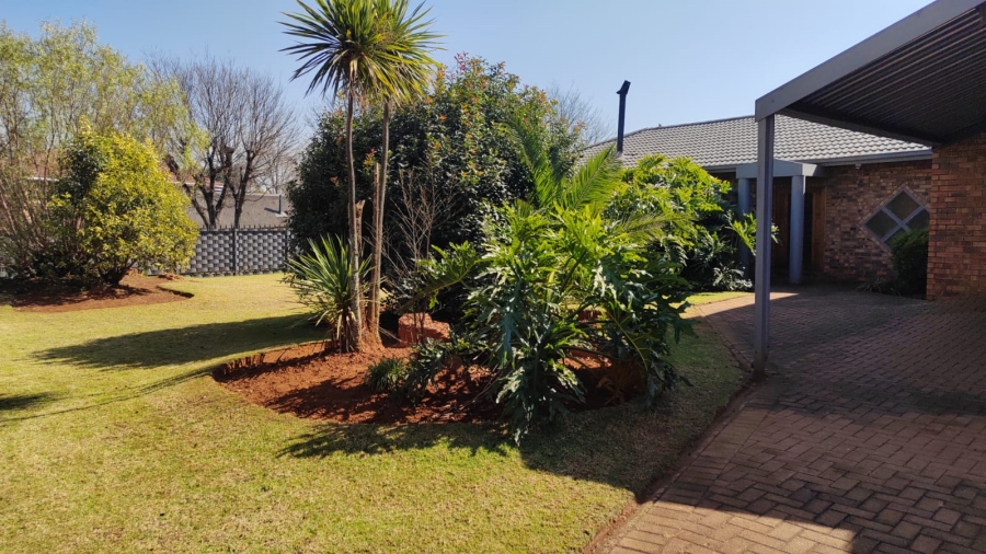 To Let 3 Bedroom Property for Rent in Kenleaf Gauteng