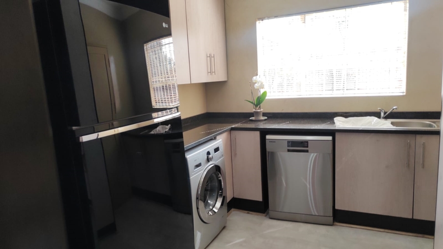 To Let 3 Bedroom Property for Rent in Kenleaf Gauteng