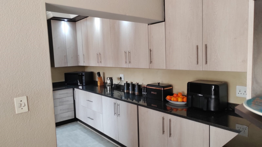 To Let 3 Bedroom Property for Rent in Kenleaf Gauteng