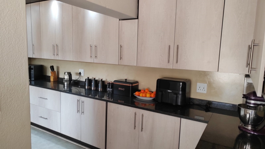 To Let 3 Bedroom Property for Rent in Kenleaf Gauteng