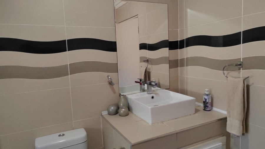 To Let 3 Bedroom Property for Rent in Kenleaf Gauteng