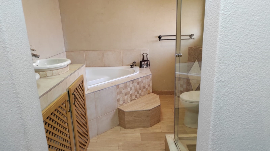 To Let 3 Bedroom Property for Rent in Kenleaf Gauteng