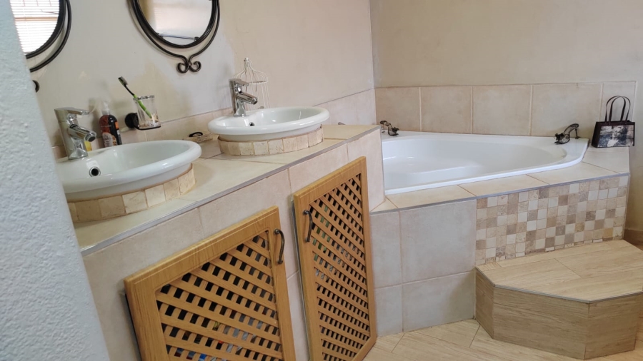 To Let 3 Bedroom Property for Rent in Kenleaf Gauteng
