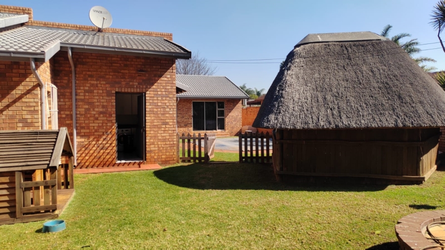 To Let 3 Bedroom Property for Rent in Kenleaf Gauteng