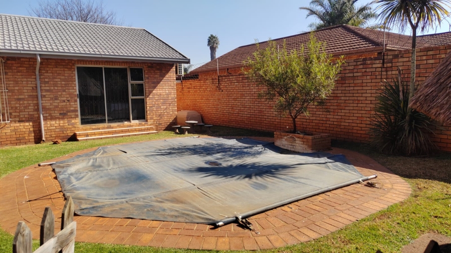 To Let 3 Bedroom Property for Rent in Kenleaf Gauteng