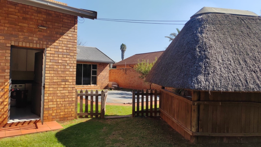 To Let 3 Bedroom Property for Rent in Kenleaf Gauteng