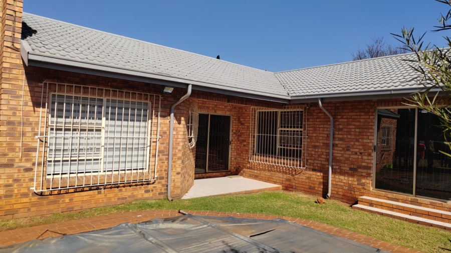 To Let 3 Bedroom Property for Rent in Kenleaf Gauteng