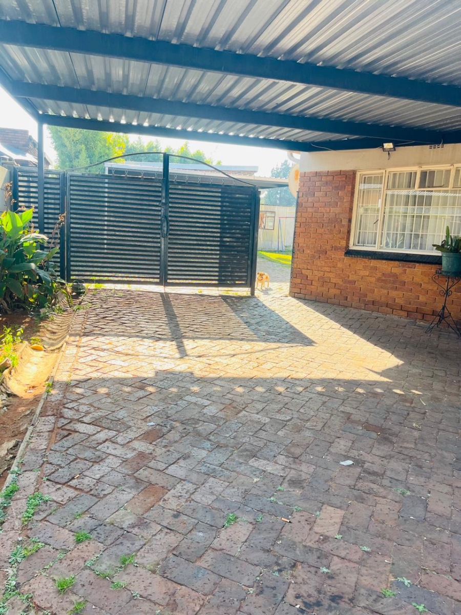 3 Bedroom Property for Sale in Witpoortjie Gauteng