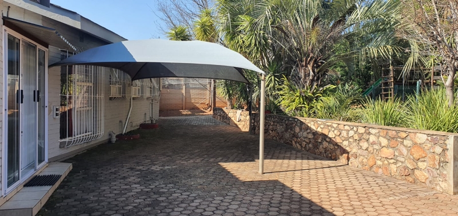 4 Bedroom Property for Sale in Noordheuwel Gauteng