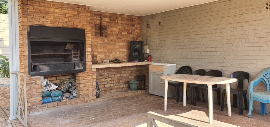 4 Bedroom Property for Sale in Noordheuwel Gauteng