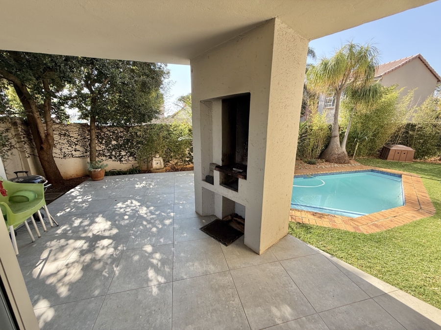 3 Bedroom Property for Sale in Faerie Glen Gauteng