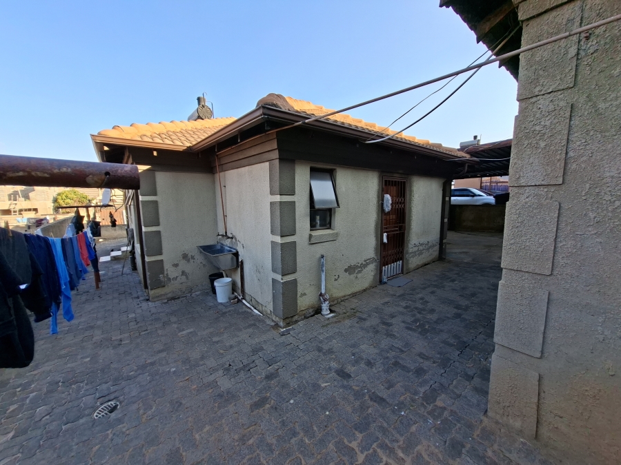 5 Bedroom Property for Sale in Olievenhoutbosch Gauteng
