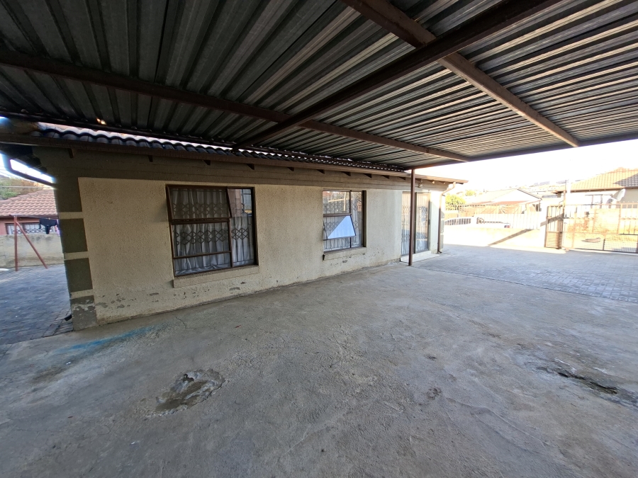 5 Bedroom Property for Sale in Olievenhoutbosch Gauteng