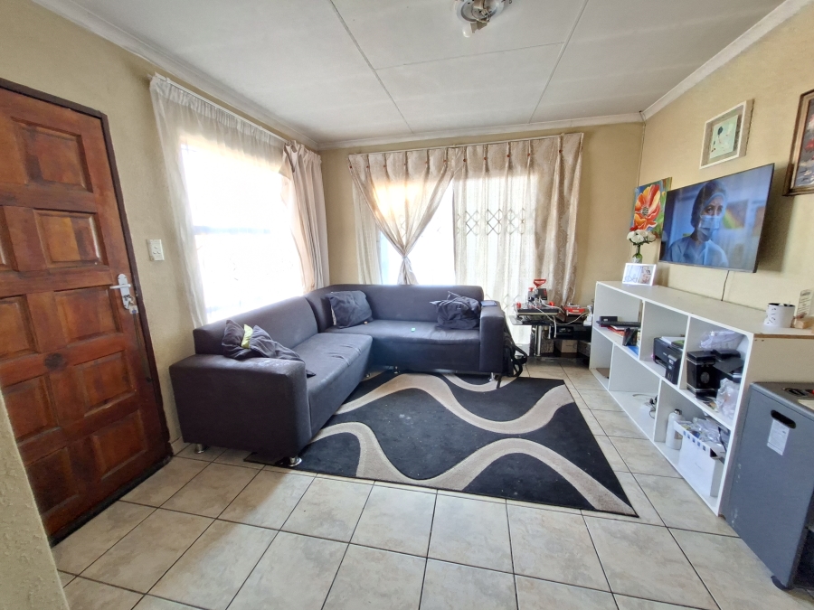 5 Bedroom Property for Sale in Olievenhoutbosch Gauteng