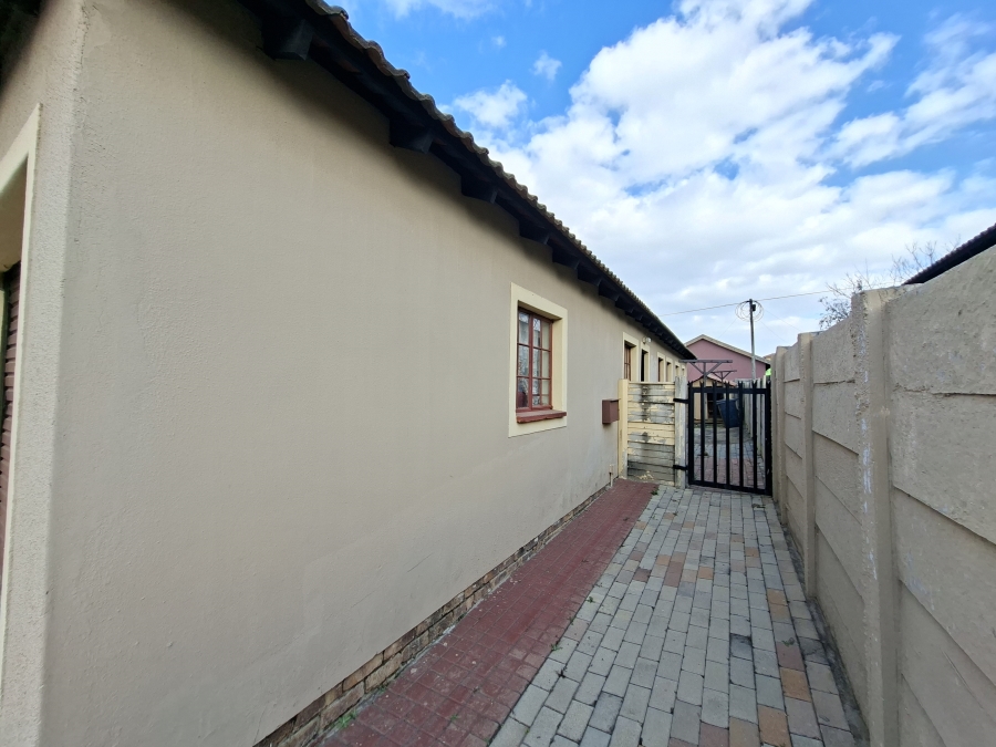 3 Bedroom Property for Sale in Olievenhoutbosch Gauteng