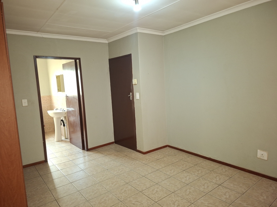 3 Bedroom Property for Sale in Olievenhoutbosch Gauteng