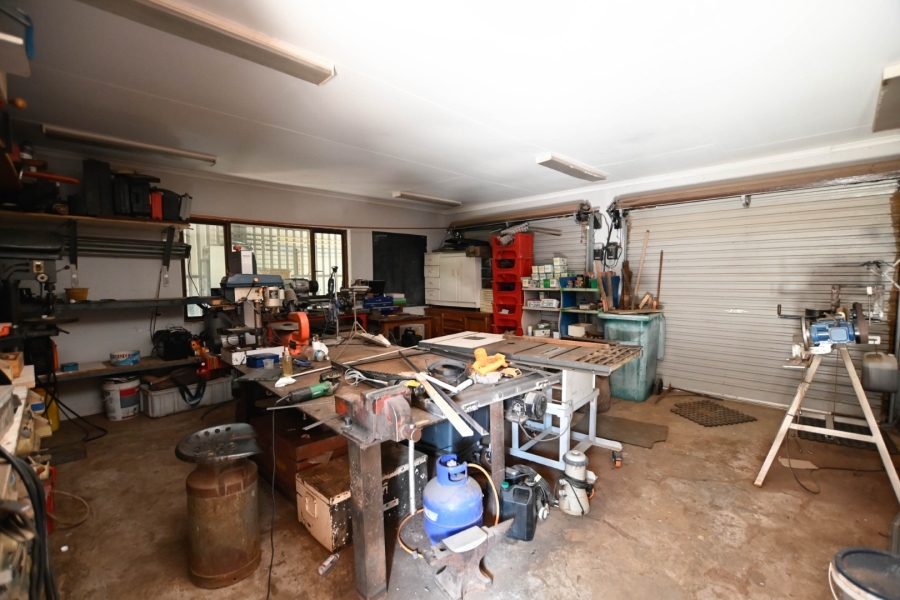 4 Bedroom Property for Sale in Leeuwfontein Gauteng