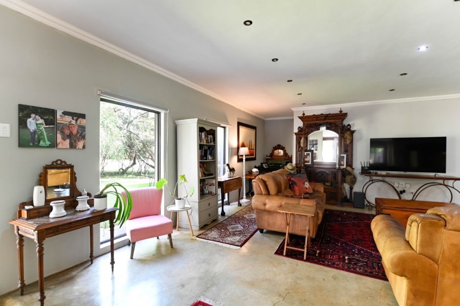 4 Bedroom Property for Sale in Leeuwfontein Gauteng