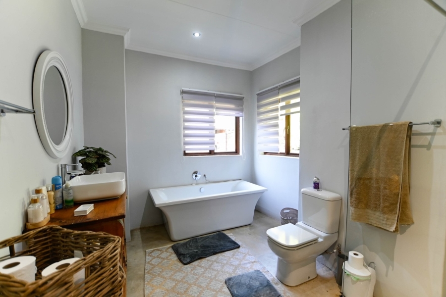 4 Bedroom Property for Sale in Leeuwfontein Gauteng